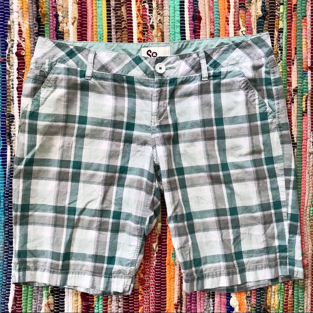 So ~ Green plaid Bermuda shorts